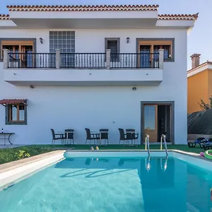 https://villa-de-pino.in-canary-islands.com